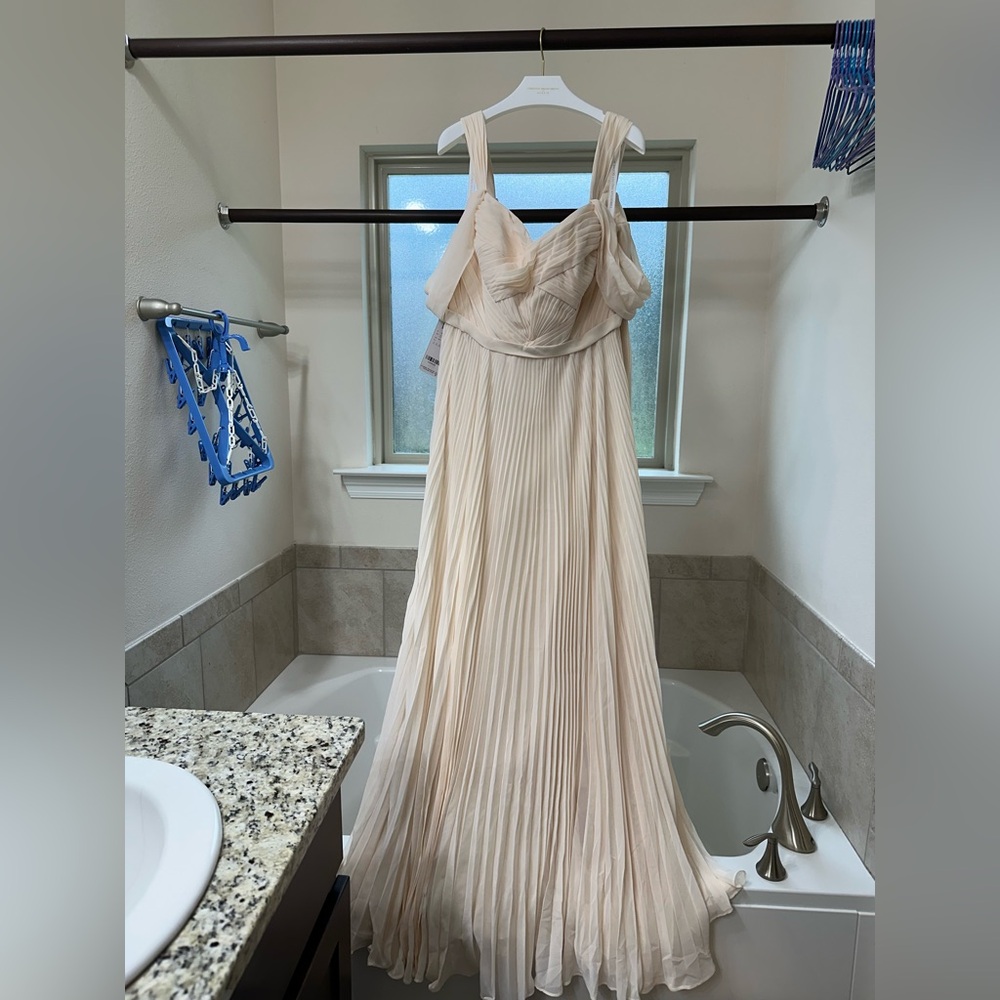 Christian Siriano Bridal by Azazie
AlabasterWhite Pleated Bridesmaids Dress